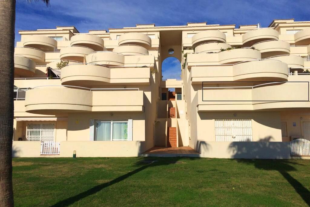 Penthouse Bermuda Beach 2 エステポナ エクステリア 写真