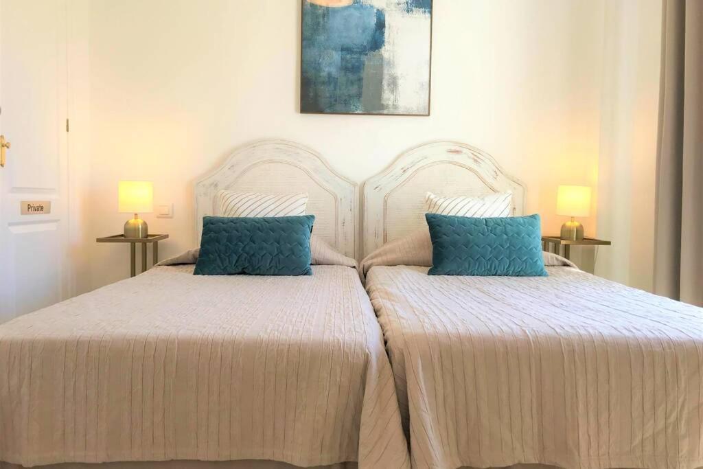Penthouse Bermuda Beach 2 エステポナ エクステリア 写真